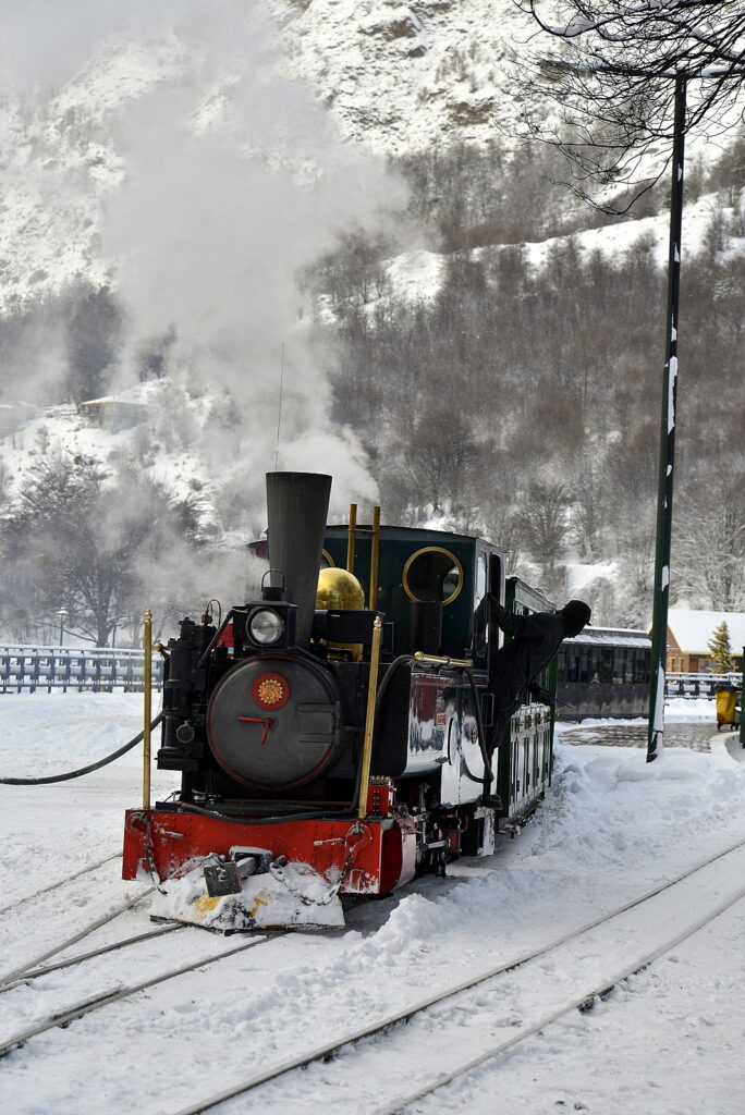 El tren del fin del mundo en un típico día de invierno en Ushuaia.